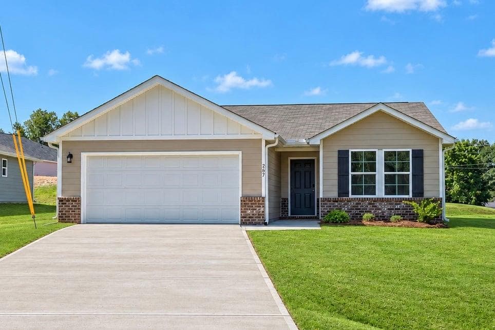 3 bedroom, 2 bathroom, 1,416 sq ft single family residence under contract at 267 Woodlake Landing, Hartwell, GA 30643