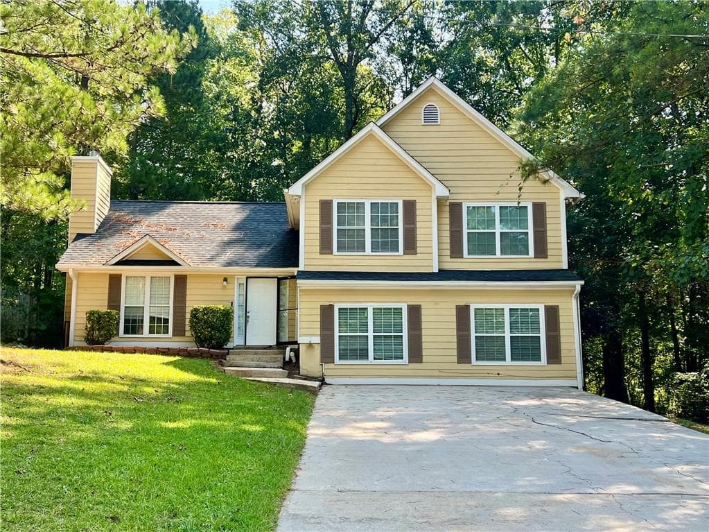 3 bedroom, 2 bathroom, 2,299 sq ft single family residence for sale at 4010 Marshwood Trace, Atlanta, GA 30349 — photo 2