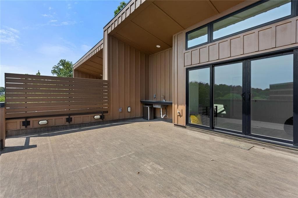 3 bedroom, 3 bathroom, 2,560 sq ft townhouse for sale at 1631 Overlook Way, Atlanta, GA 30318 — photo 2