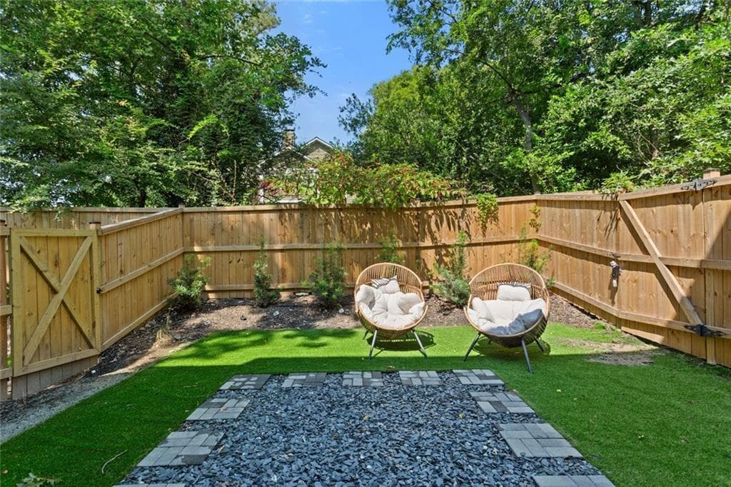 3 bedroom, 3 bathroom, 2,560 sq ft townhouse for sale at 1631 Overlook Way, Atlanta, GA 30318 — photo 3