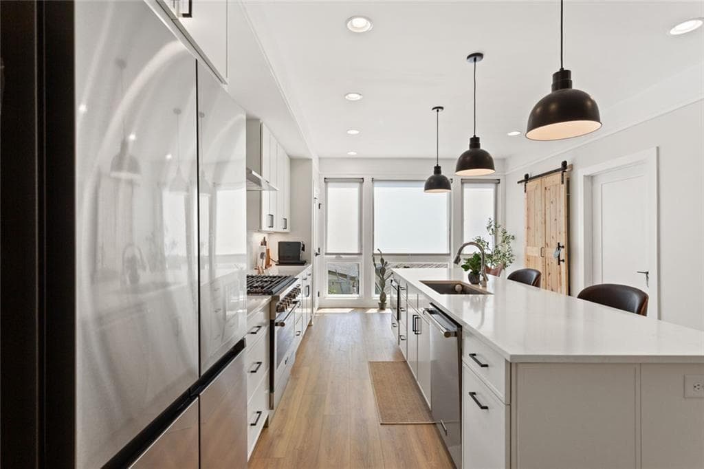 3 bedroom, 3 bathroom, 2,560 sq ft townhouse for sale at 1631 Overlook Way, Atlanta, GA 30318 — photo 6