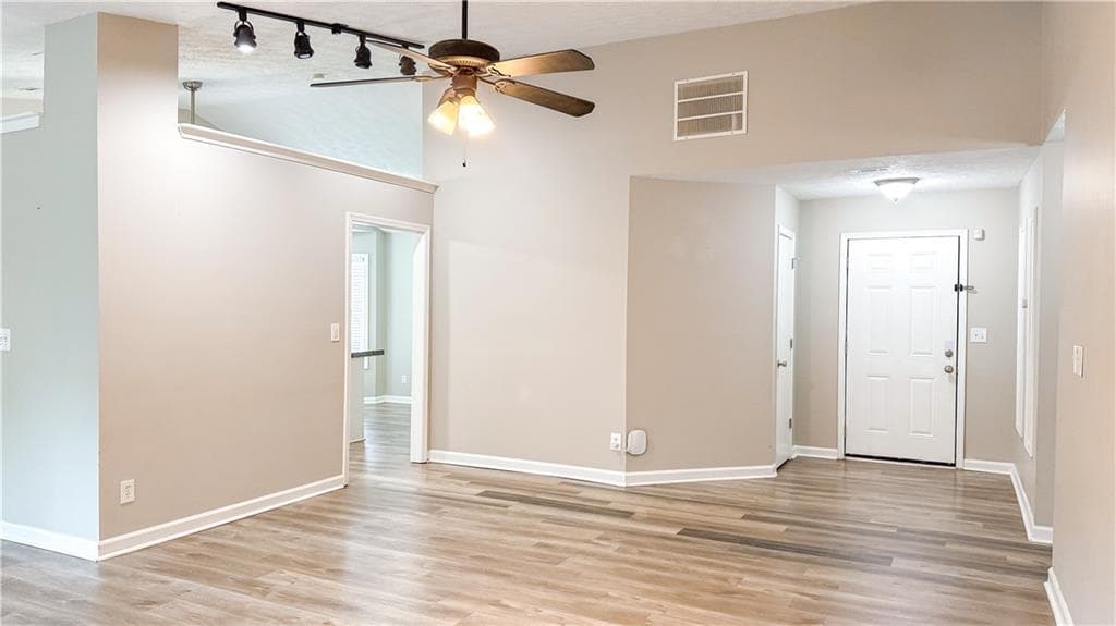 3 bedroom, 2 bathroom, 1,760 sq ft single family residence under contract at 1320 Opal Circle, Lawrenceville, GA 30043 — photo 4