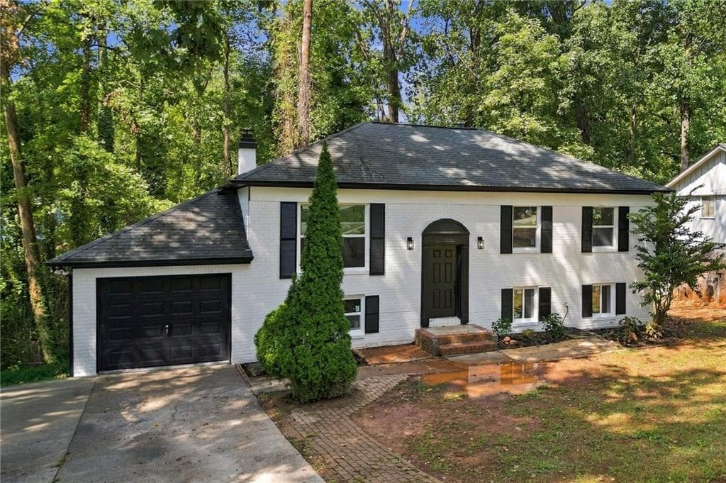 4 bedroom, 3 bathroom, 1,906 sq ft single family residence for sale at 4404 Cedar Ridge Trail, Stone Mountain, GA 30083 — photo 2