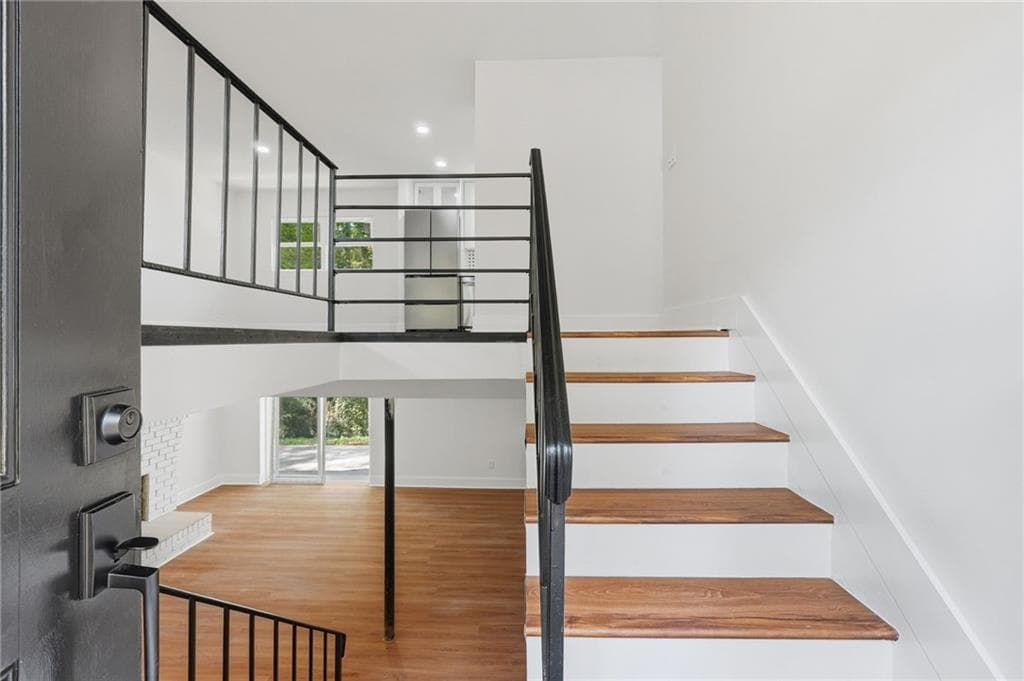 4 bedroom, 3 bathroom, 1,906 sq ft single family residence for sale at 4404 Cedar Ridge Trail, Stone Mountain, GA 30083 — photo 4