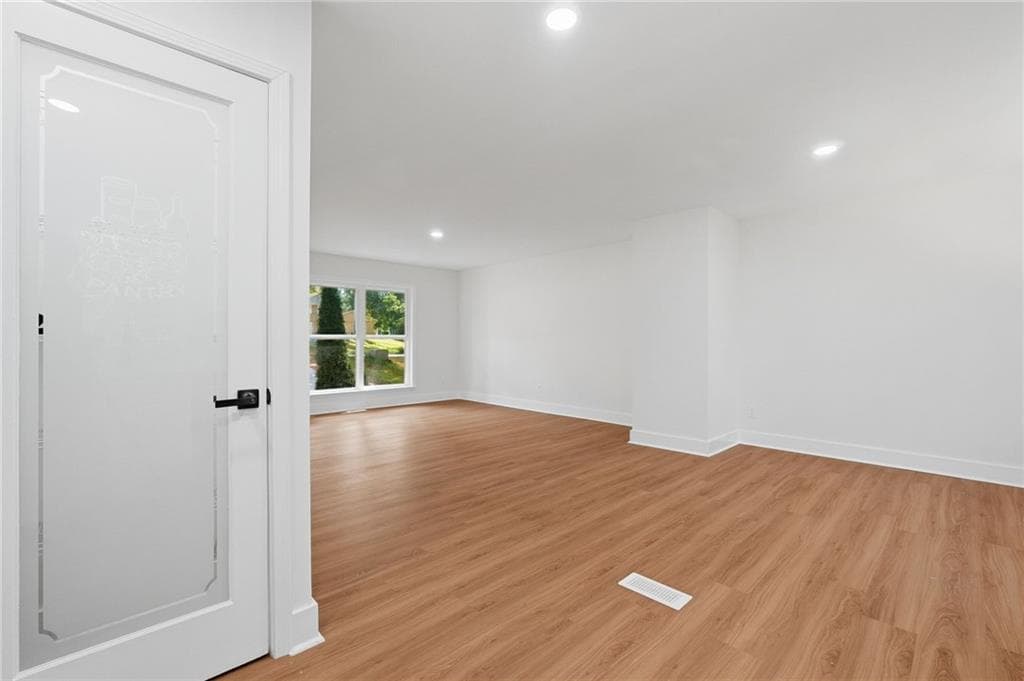 4 bedroom, 3 bathroom, 1,906 sq ft single family residence for sale at 4404 Cedar Ridge Trail, Stone Mountain, GA 30083 — photo 10