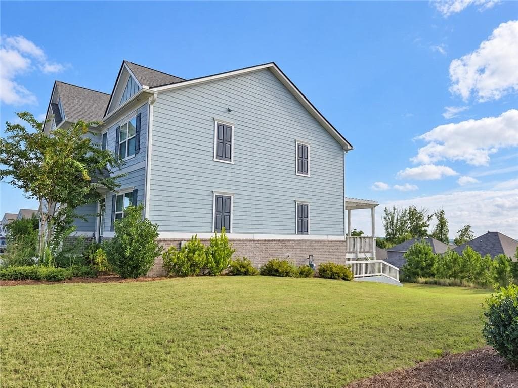 5 bedroom, 3 bathroom, 2,556 sq ft single family residence for sale at 6716 Scarlet Oak Way, Flowery Branch, GA 30542 — photo 2