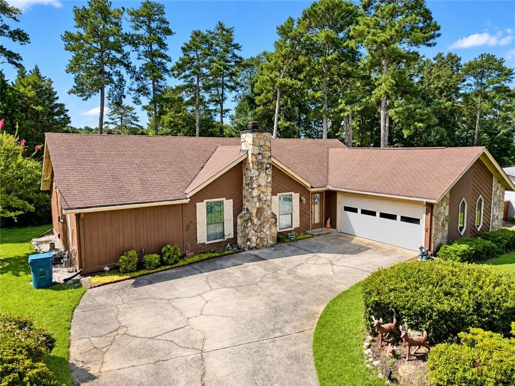3 bedroom, 2 bathroom, 1,568 sq ft single family residence for sale at 1166 Lakeridge Court, Grayson, GA 30017 — photo 1 of 32