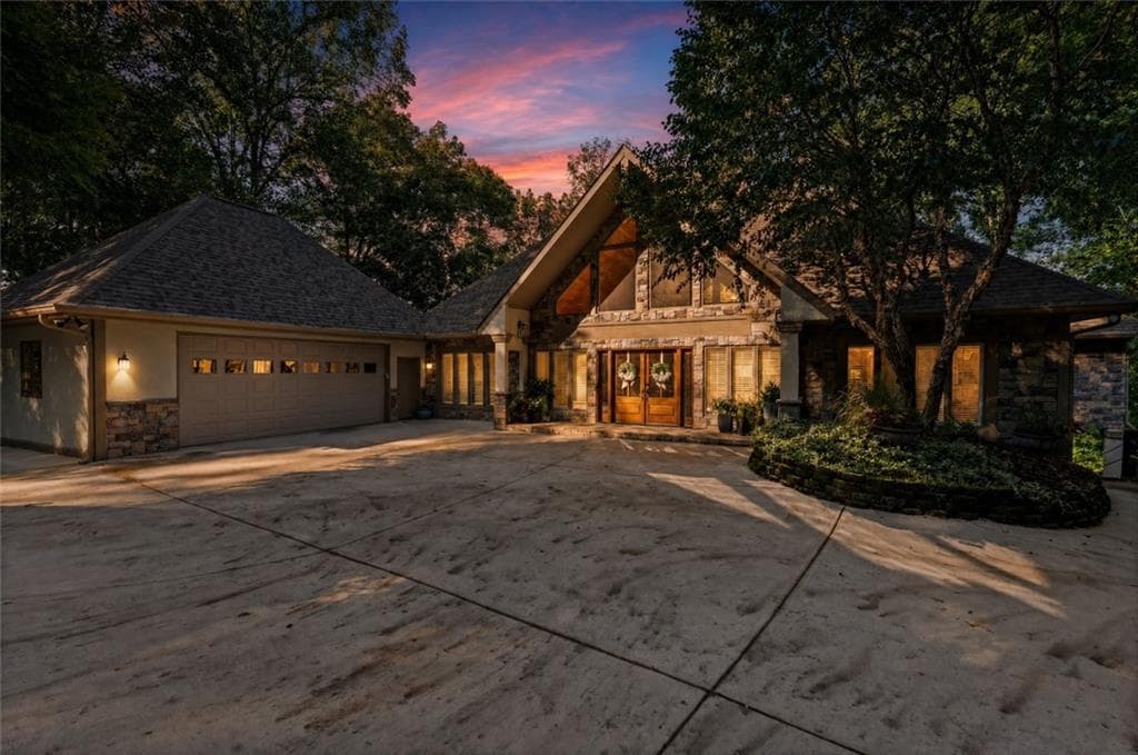 6 bedroom, 4 bathroom, 4,614 sq ft single family residence for sale at 91 Chestatee View Place, Dawsonville, GA 30534 — photo 2
