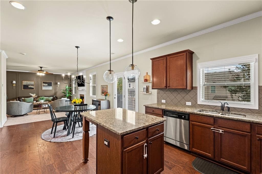 5 bedroom, 3 bathroom, 2,986 sq ft single family residence for sale at 4945 Pont Du Gard Drive, Cumming, GA 30040 — photo 4
