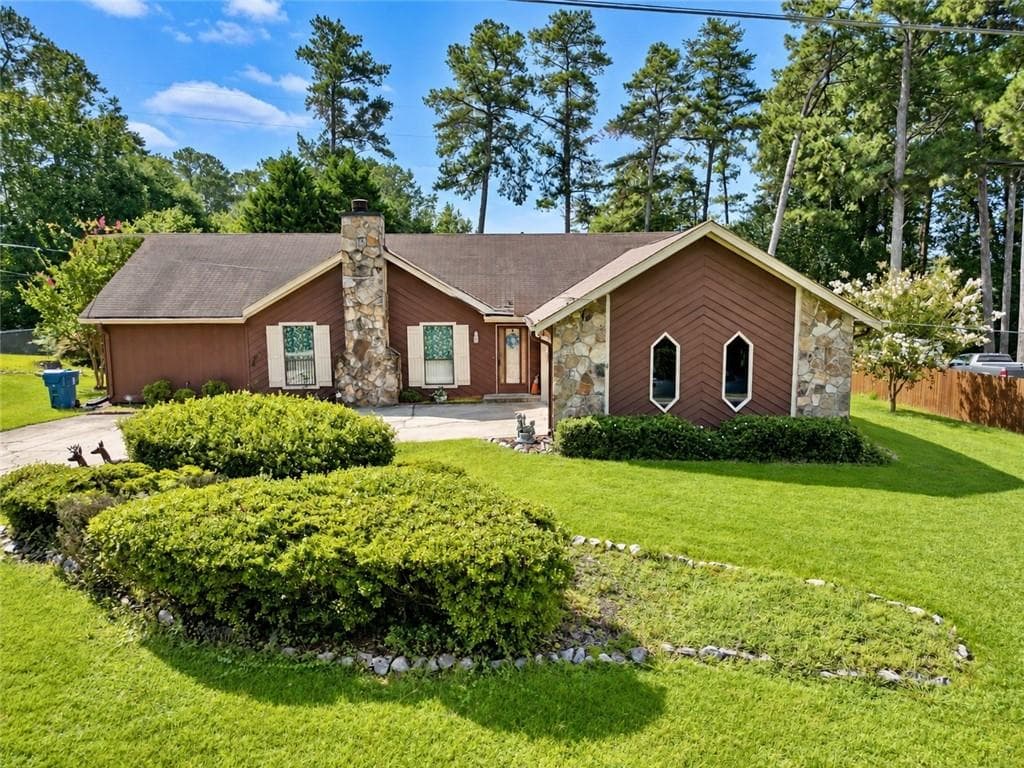 3 bedroom, 2 bathroom, 1,568 sq ft single family residence for sale at 1166 Lakeridge Court, Grayson, GA 30017 — photo 2