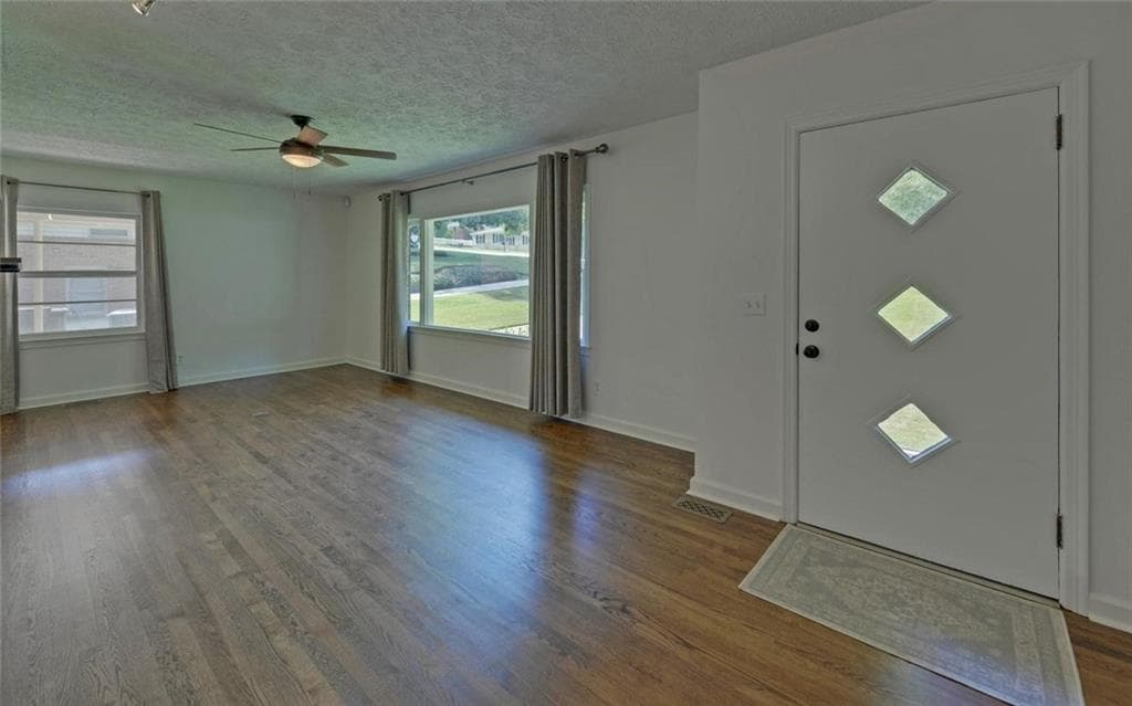 2 bedroom, 1 bathroom, 1,194 sq ft single family residence for sale at 1398 Cumberland Drive, Gainesville, GA 30501 — photo 2