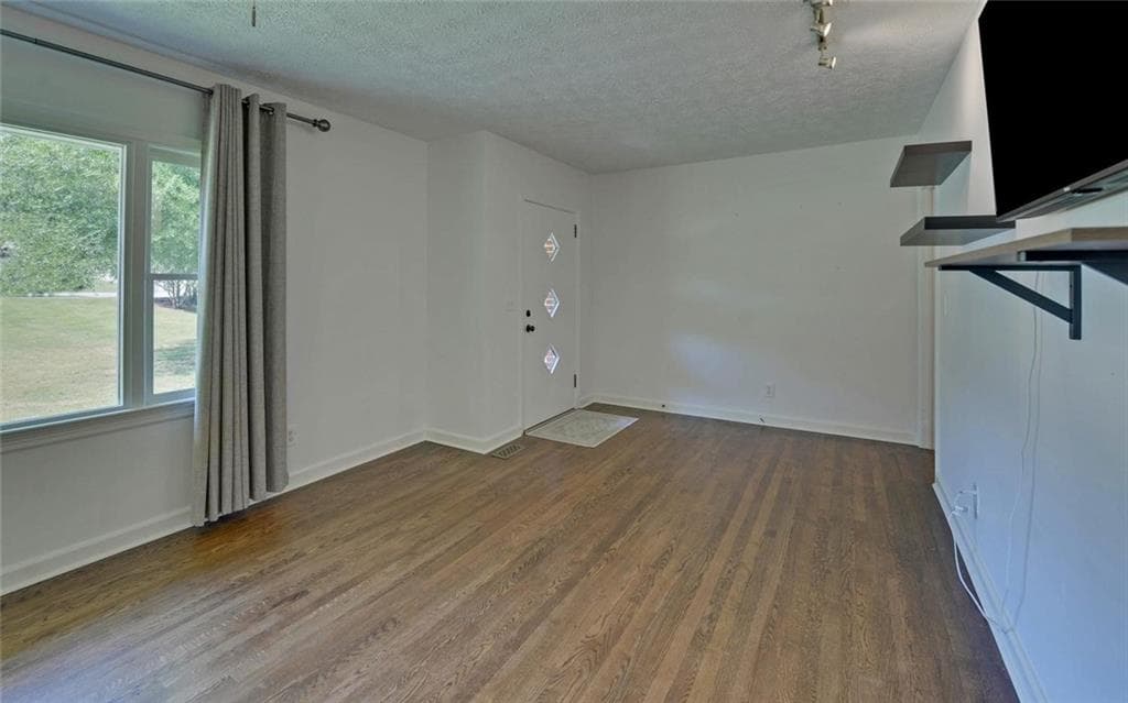 2 bedroom, 1 bathroom, 1,194 sq ft single family residence for sale at 1398 Cumberland Drive, Gainesville, GA 30501 — photo 3