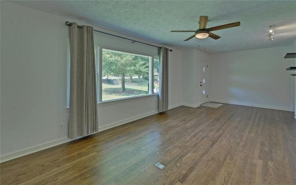 2 bedroom, 1 bathroom, 1,194 sq ft single family residence for sale at 1398 Cumberland Drive, Gainesville, GA 30501 — photo 5