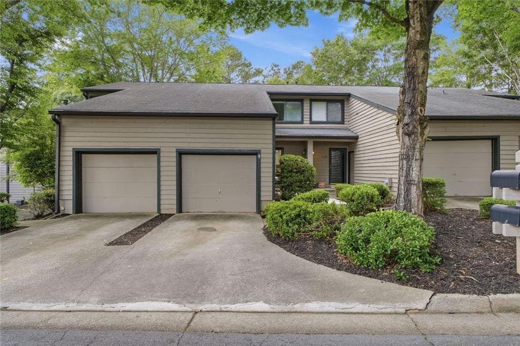 2 bedroom, 3 bathroom, 1,280 sq ft condominium for sale at 5005 Gardenia Circle, Marietta, GA 30068 — photo 2