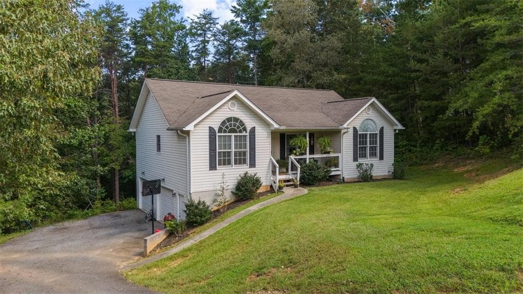 3 bedroom, 2 bathroom, 1,400 sq ft single family residence for sale at 272 Cedar Springs Lane, Dahlonega, GA 30533 — photo 4