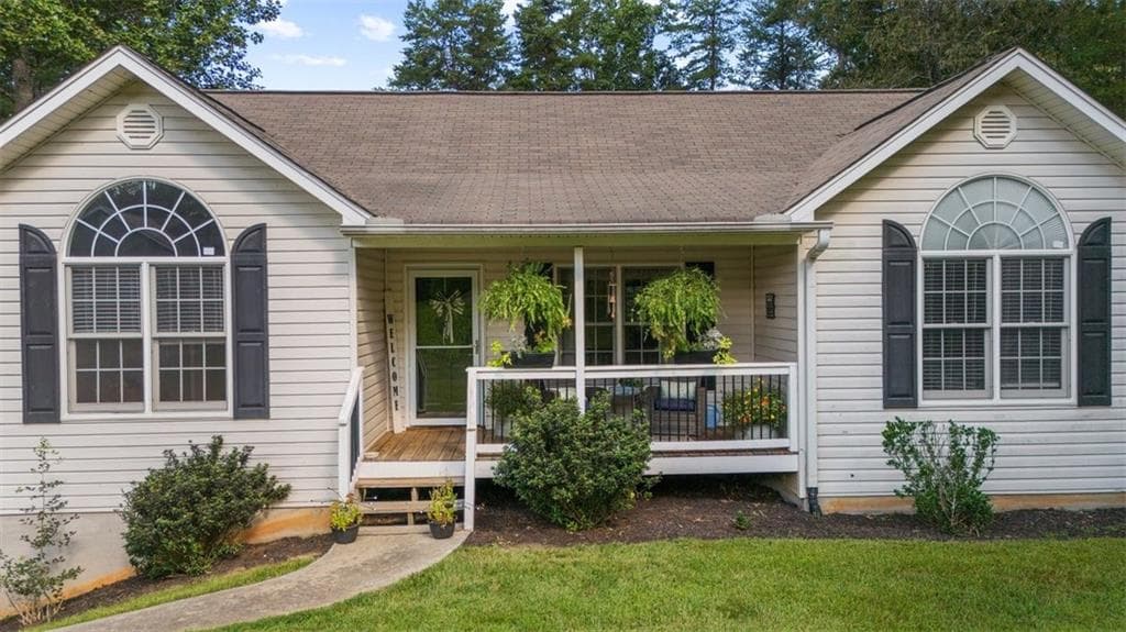3 bedroom, 2 bathroom, 1,400 sq ft single family residence for sale at 272 Cedar Springs Lane, Dahlonega, GA 30533 — photo 5
