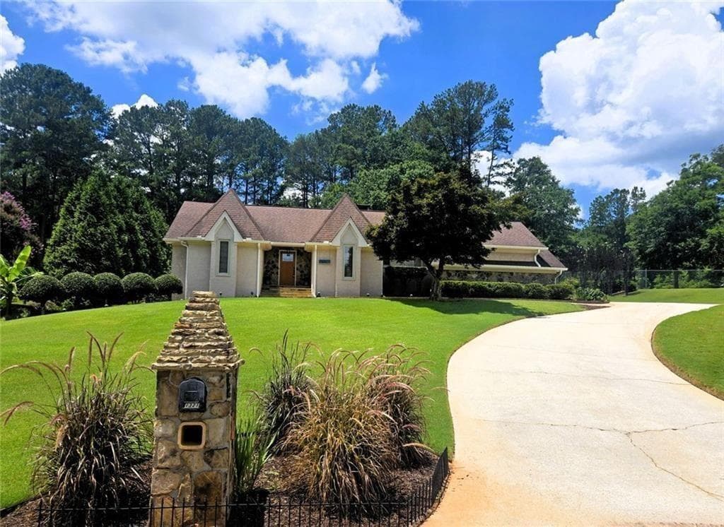 5 bedroom, 3 bathroom, 4,154 sq ft single family residence for sale at 1321 N Brandy Shoals, Conyers, GA 30013 — photo 3