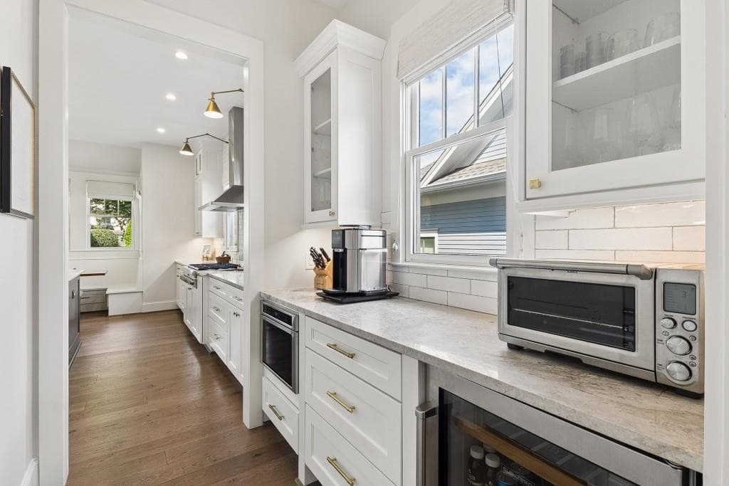 5 bedroom, 5 bathroom, 3,825 sq ft single family residence for sale at 204 Haralson Lane, Atlanta, GA 30307 — photo 9