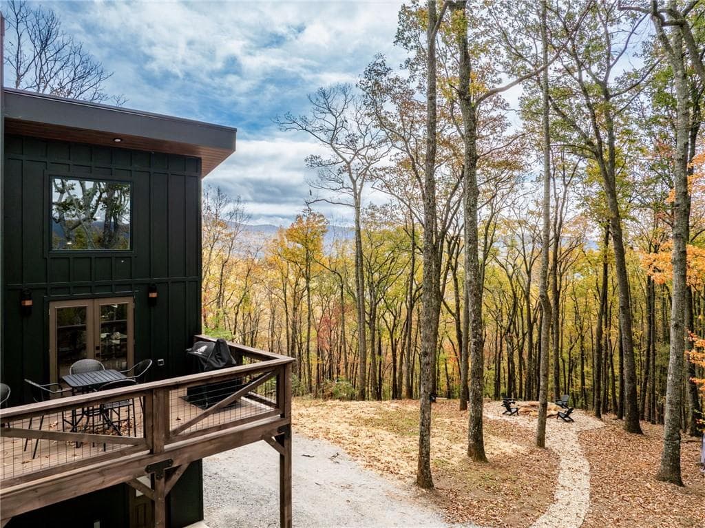 3 bedroom, 3 bathroom, 2,081 sq ft single family residence for sale at 1250 Lost Forest Road, Ellijay, GA 30536 — photo 3