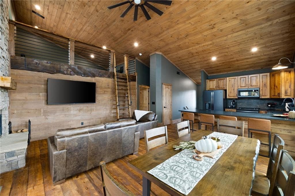 3 bedroom, 3 bathroom, 2,081 sq ft single family residence for sale at 1250 Lost Forest Road, Ellijay, GA 30536 — photo 4