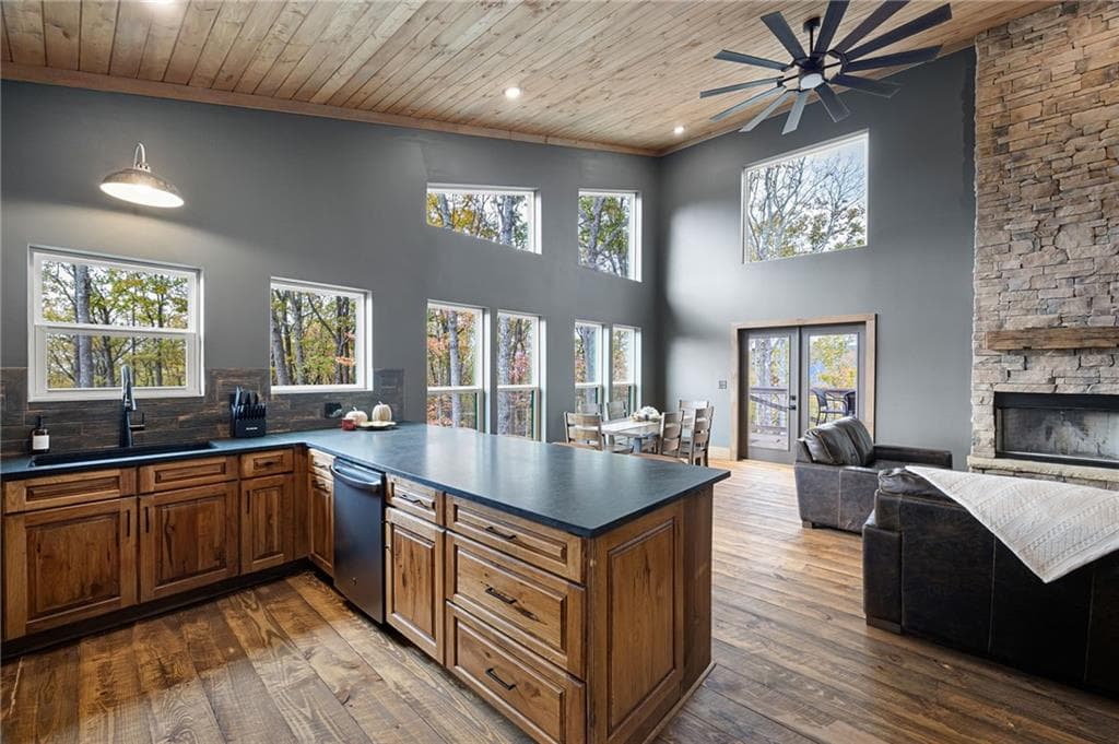 3 bedroom, 3 bathroom, 2,081 sq ft single family residence for sale at 1250 Lost Forest Road, Ellijay, GA 30536 — photo 5