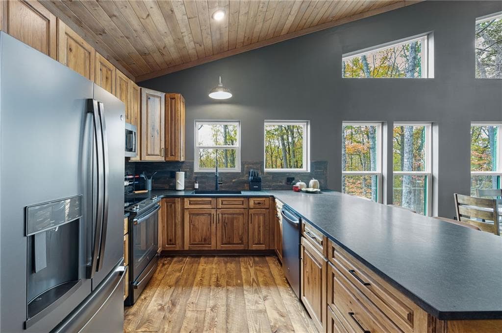 3 bedroom, 3 bathroom, 2,081 sq ft single family residence for sale at 1250 Lost Forest Road, Ellijay, GA 30536 — photo 7