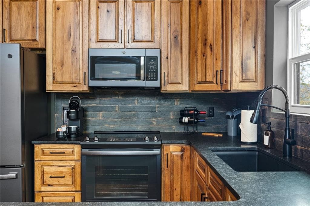 3 bedroom, 3 bathroom, 2,081 sq ft single family residence for sale at 1250 Lost Forest Road, Ellijay, GA 30536 — photo 8