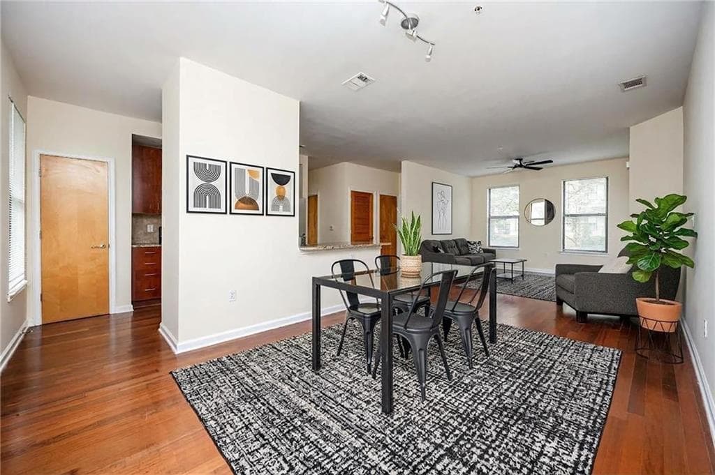 2 bedroom, 2 bathroom, 1,309 sq ft condominium for sale at 898 Oak Street 2001, Atlanta, GA 30310 — photo 3