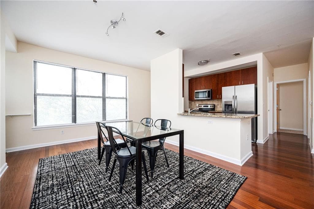 2 bedroom, 2 bathroom, 1,309 sq ft condominium for sale at 898 Oak Street 2001, Atlanta, GA 30310 — photo 4