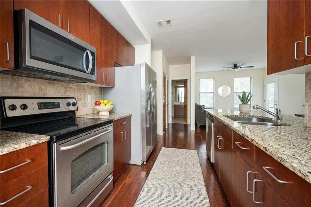 2 bedroom, 2 bathroom, 1,309 sq ft condominium for sale at 898 Oak Street 2001, Atlanta, GA 30310 — photo 5
