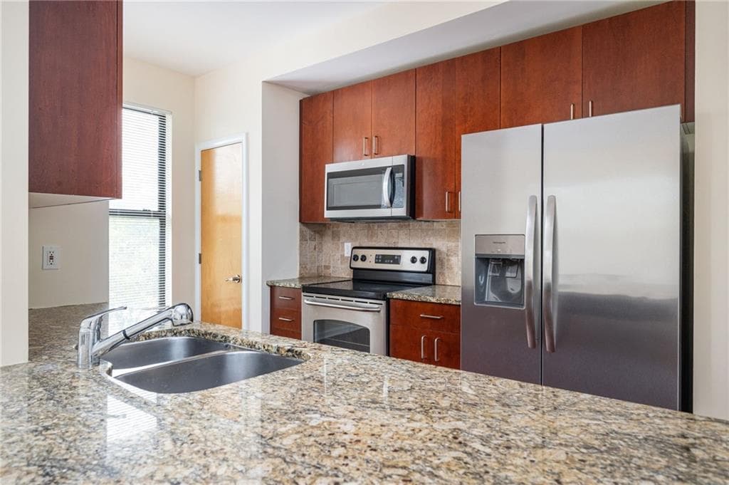 2 bedroom, 2 bathroom, 1,309 sq ft condominium for sale at 898 Oak Street 2001, Atlanta, GA 30310 — photo 6
