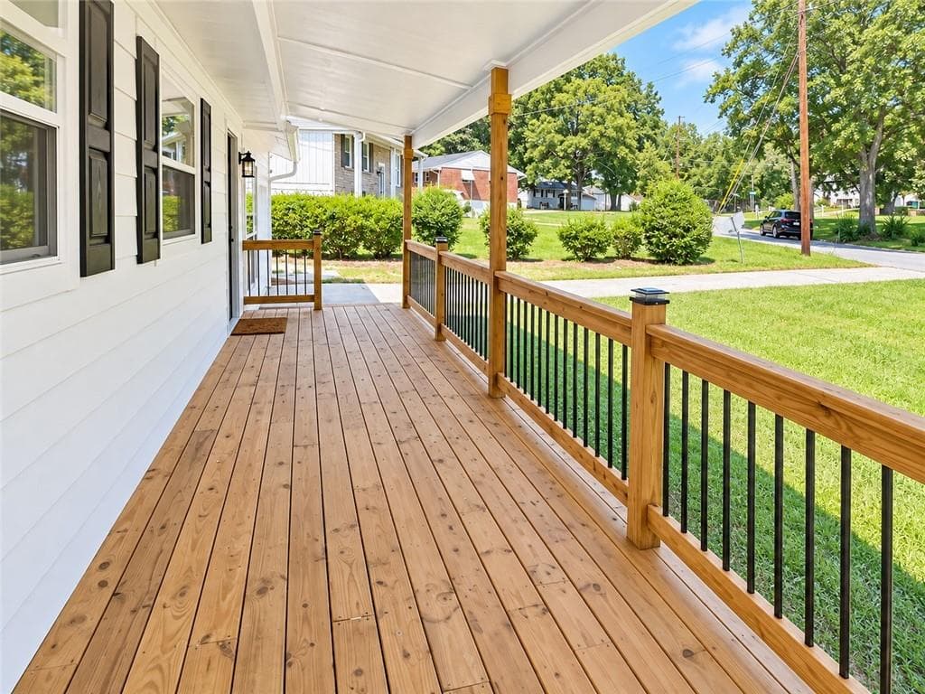 4 bedroom, 3 bathroom, 1,917 sq ft single family residence for sale at 1464 Willow Drive, Riverdale, GA 30296 — photo 5