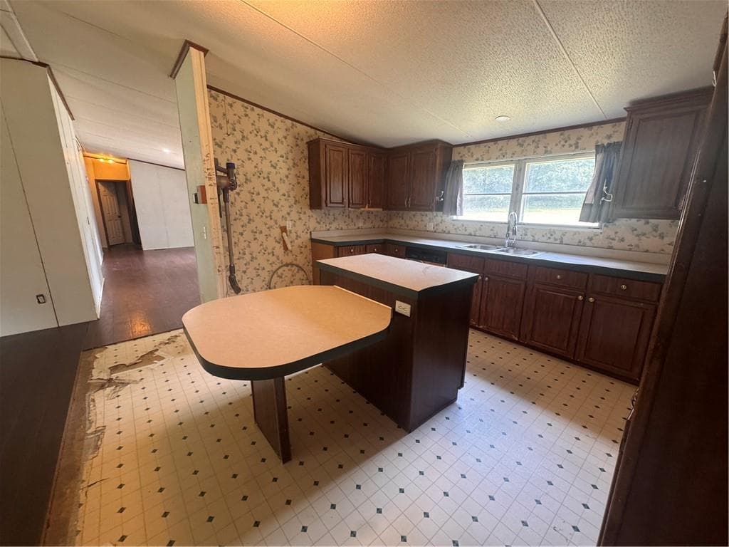 4 bedroom, 2 bathroom, 2,072 sq ft single family residence for sale at 435 Blueberry Lane, Winder, GA 30680 — photo 9