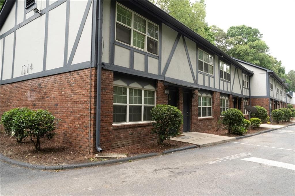 2 bedroom, 2 bathroom, 1,100 sq ft townhouse for rent at 1514 Northwest Drive, Atlanta, GA 30318 for $1,295 a month — photo 2