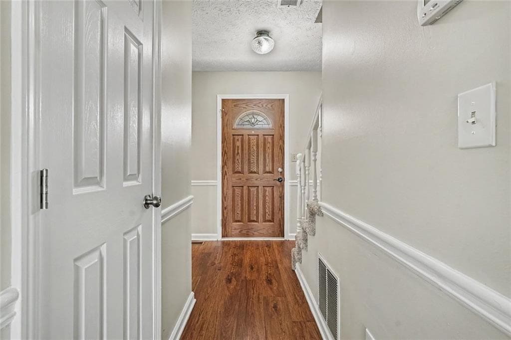 3 bedroom, 3 bathroom, 1,610 sq ft single family residence for sale at 1160 Golfview Terrace, Monroe, GA 30655 — photo 2