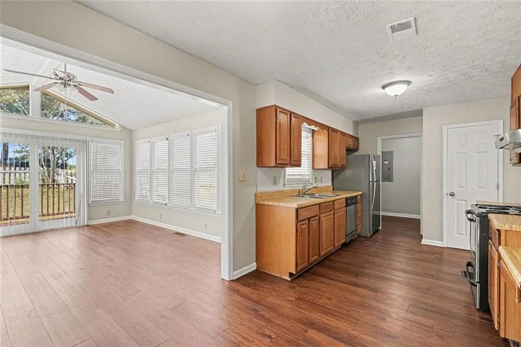 3 bedroom, 3 bathroom, 1,610 sq ft single family residence for sale at 1160 Golfview Terrace, Monroe, GA 30655 — photo 7