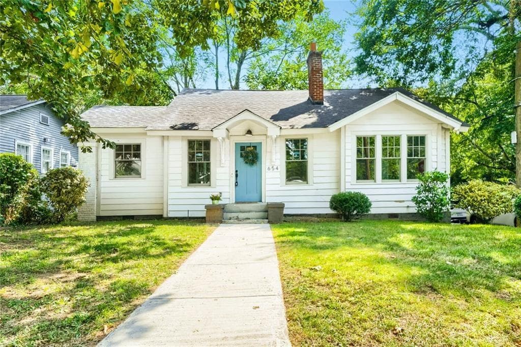 3 bedroom, 2 bathroom, 1,367 sq ft single family residence for sale at 654 Gillette Avenue, Atlanta, GA 30310