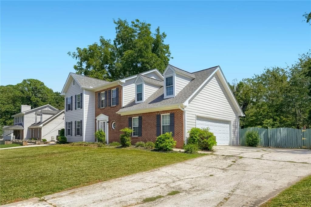 3 bedroom, 3 bathroom, 2,453 sq ft single family residence for sale at 1410 Willow Bend Drive, Snellville, GA 30078 — photo 3