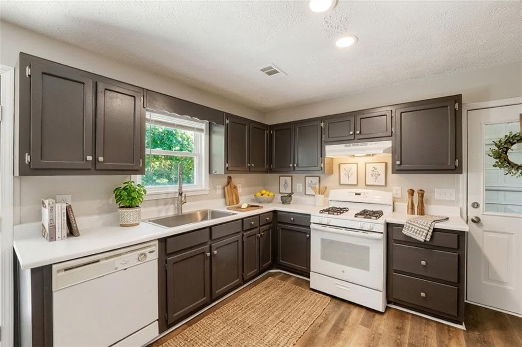 3 bedroom, 3 bathroom, 2,453 sq ft single family residence for sale at 1410 Willow Bend Drive, Snellville, GA 30078 — photo 8