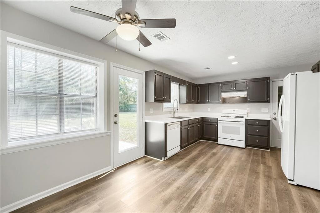 3 bedroom, 3 bathroom, 2,453 sq ft single family residence for sale at 1410 Willow Bend Drive, Snellville, GA 30078 — photo 10