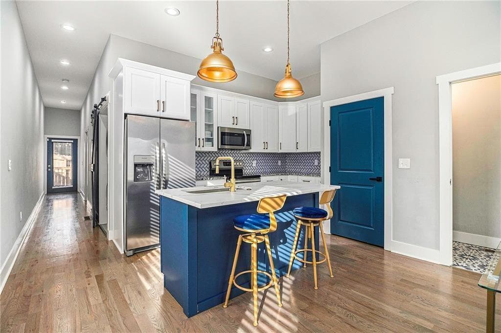 3 bedroom, 3 bathroom, 2,070 sq ft single family residence for sale at 975 Welch Street, Atlanta, GA 30310 — photo 6