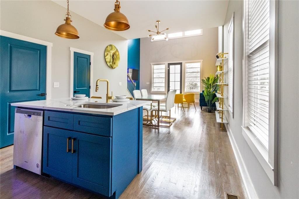 3 bedroom, 3 bathroom, 2,070 sq ft single family residence for sale at 975 Welch Street, Atlanta, GA 30310 — photo 7