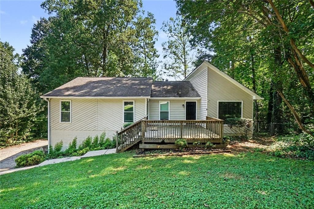 3 bedroom, 2 bathroom, 2,264 sq ft single family residence for sale at 823 Moonlit Lane, Acworth, GA 30102