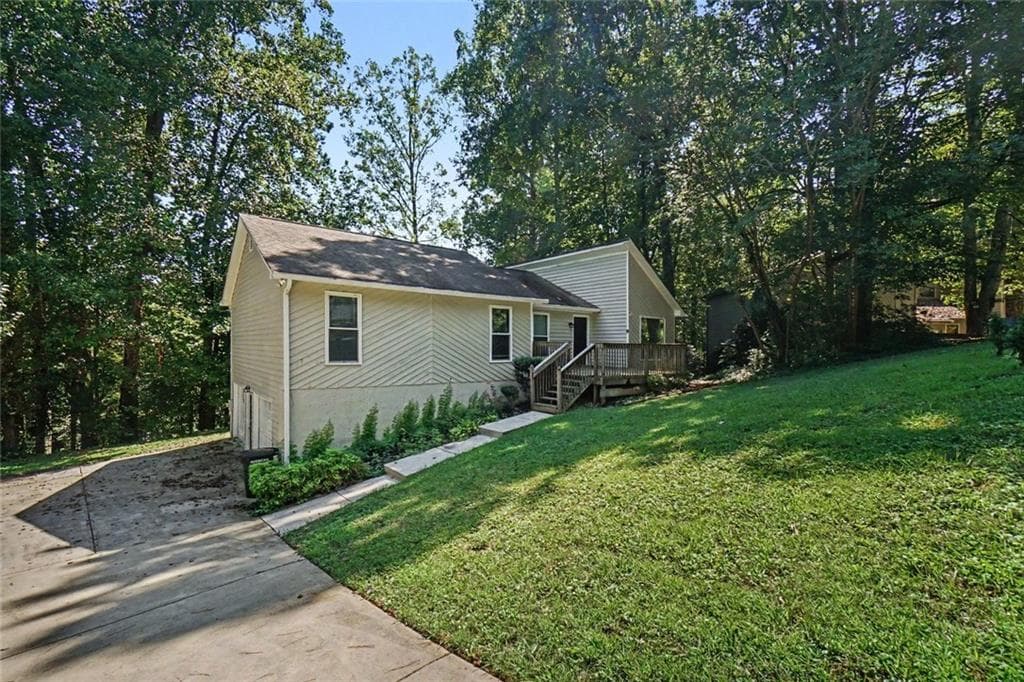 3 bedroom, 2 bathroom, 2,264 sq ft single family residence for sale at 823 Moonlit Lane, Acworth, GA 30102 — photo 2