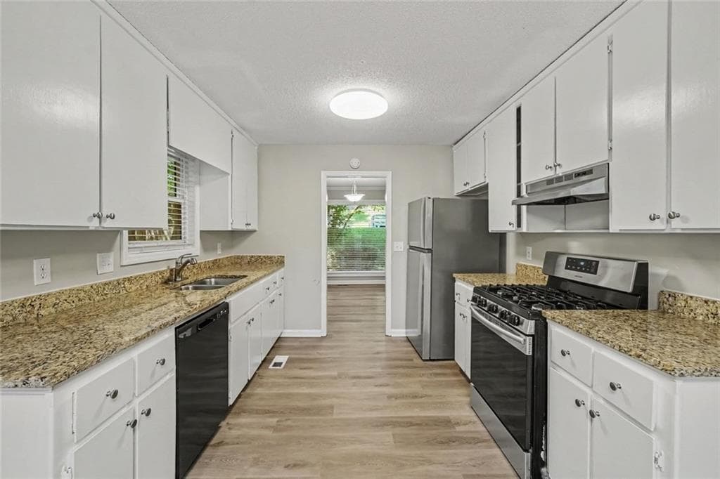 3 bedroom, 2 bathroom, 2,264 sq ft single family residence for sale at 823 Moonlit Lane, Acworth, GA 30102 — photo 5