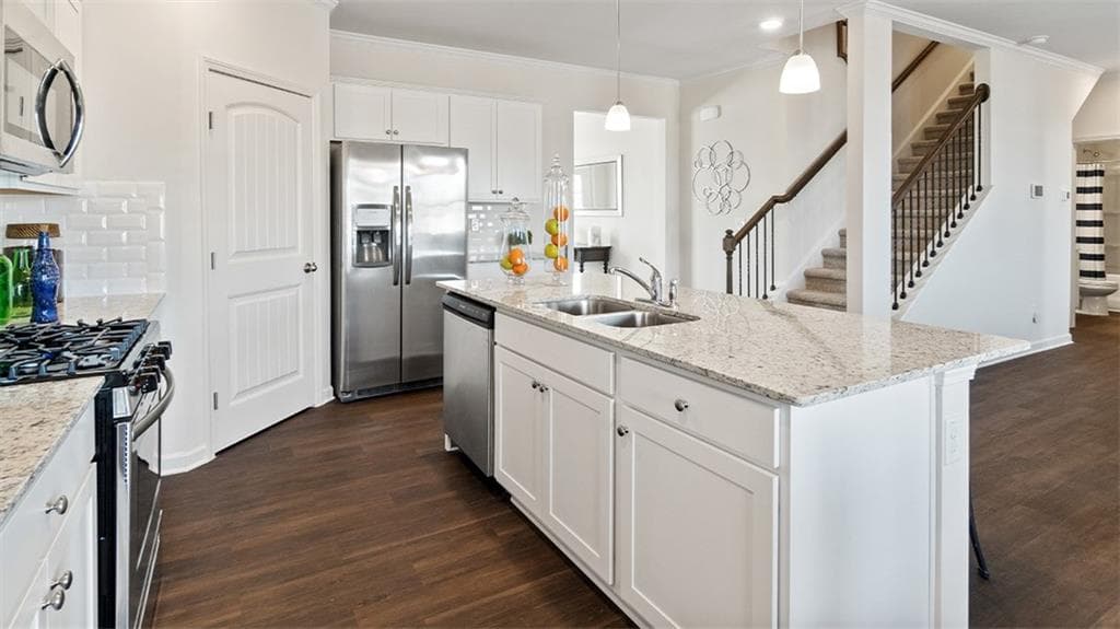 5 bedroom, 3 bathroom, 2,556 sq ft single family residence for sale at 6716 Scarlet Oak Way, Flowery Branch, GA 30542 — photo 8