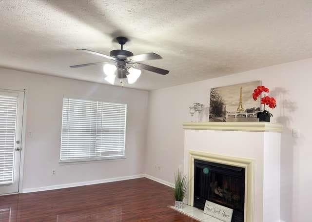 3 bedroom, 3 bathroom, 1,372 sq ft single family residence for sale at 358 Summit Lane, Riverdale, GA 30274 — photo 2