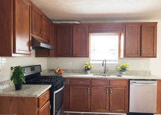 3 bedroom, 3 bathroom, 1,372 sq ft single family residence for sale at 358 Summit Lane, Riverdale, GA 30274 — photo 5