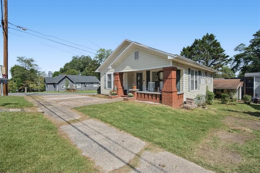 2 bedroom, 1 bathroom, 956 sq ft single family residence for sale at 302 Hampton Street, Rockmart, GA 30153 — photo 3