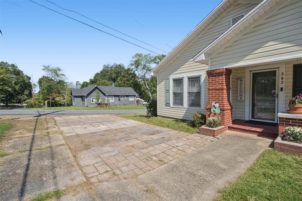 2 bedroom, 1 bathroom, 956 sq ft single family residence for sale at 302 Hampton Street, Rockmart, GA 30153 — photo 4